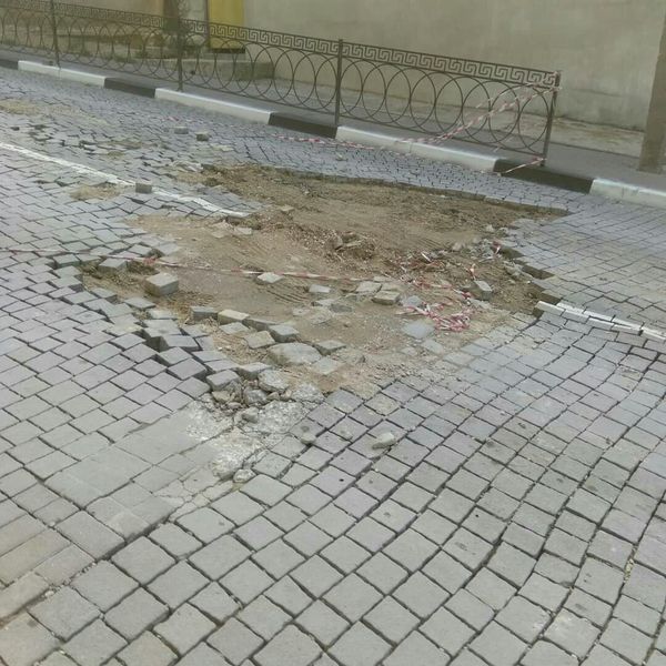 Размытая плитка по улице Котовского в Севастополе Размытая плитка по улице Котовского в Севастополе