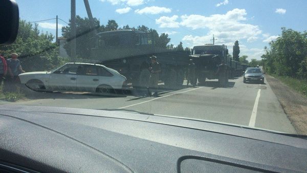 В Бахчисарайском районе легковушка столкнулась с колонной военной техники