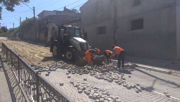 Рабочие приступили к ремонту улицы Котовского в Севастополе