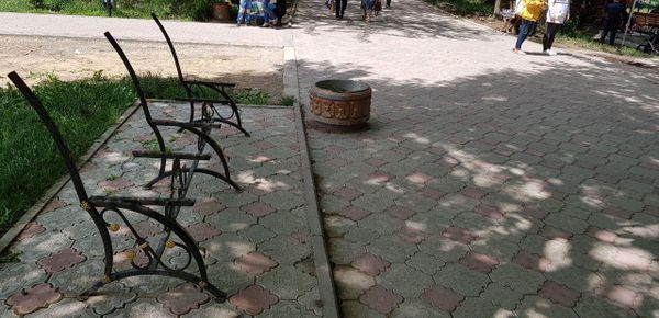 В парке имени Гагарина в Симферополе неизвестные сломали новые скамейки В парке имени Гагарина в Симферополе неизвестные сломали новые скамейки