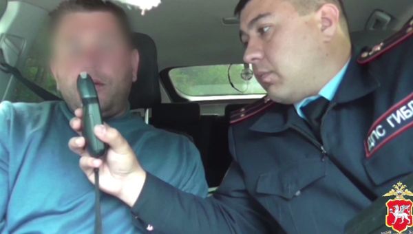 Освидетельствование жителя Симферопольского района, который управлял автомобилем в состоянии алкогольного опьянения Освидетельствование жителя Симферопольского района, который управлял автомобилем в состоянии алкогольного опьянения