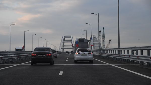Начало движения автомобилей по Крымскому мосту. 16 мая 2018
