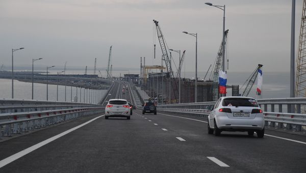 Начало движения автомобилей по Крымскому мосту. 16 мая 2018