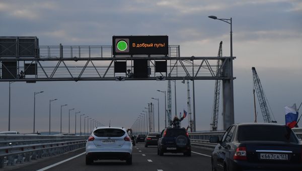 Начало движения автомобилей по Крымскому мосту. 16 мая 2018
