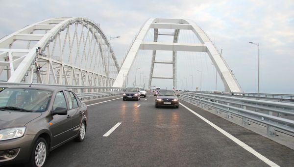 Начало движения автомобилей по Крымскому мосту. 16 мая 2018