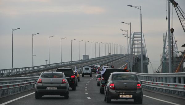 Начало движения автомобилей по Крымскому мосту. 16 мая 2018