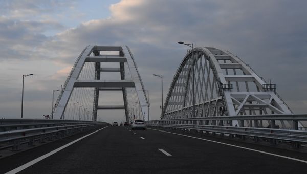 Начало движения автомобилей по Крымскому мосту. 16 мая 2018