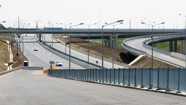 Начало автомобильного движения по Крымскому мосту