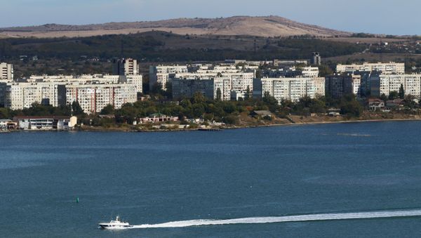 Катер в море. Архивное фото Катер в море. Архивное фото