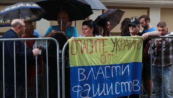 Акция у здания посольства Украины в Москве в поддержку журналиста Кирилла Вышинского. 18 мая 2018