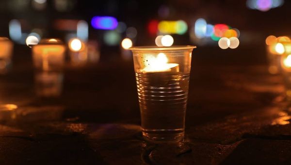 Акция Зажги огонь в своем сердце на площади им. Ленина в Симферополе Акция Зажги огонь в своем сердце на площади им. Ленина в Симферополе