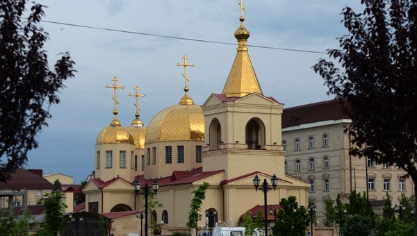 Церковь Архангела Михаила в центре Грозного, в которой четверо боевиков пытались захватить прихожан в качестве заложников
