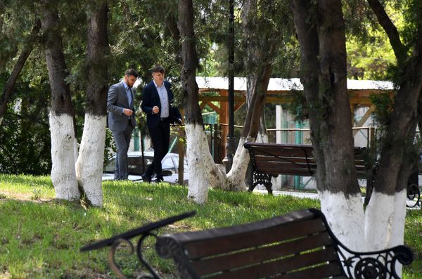 Глава администрации Бахчисарая Александр Трянов и корреспондент РИА Новости Крым Владислав Сергиенко