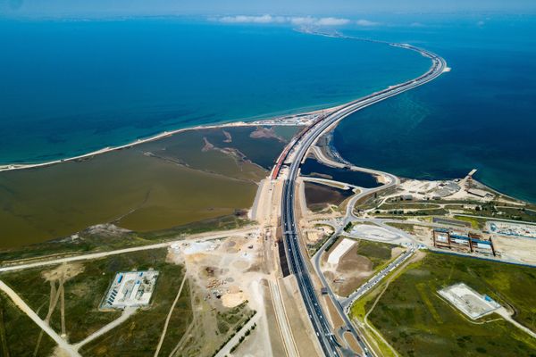 Начало автомобильного движения по Крымскому мосту