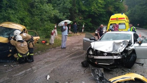Смертельное ДТП с участием трех автомобилей на трассе Ялта - Севастополь. 21 мая 2018 Смертельное ДТП с участием трех автомобилей на трассе Ялта - Севастополь. 21 мая 2018