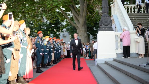 Президент международного кинофорума Золотой Витязь, народный артист России Николай Бурляев на красной дорожке в честь открытия мероприятия в Севастополе