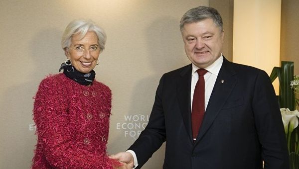 Директор-распорядитель МВФ Кристин Лагард и президент Украины Петр Порошенко на Всемирном экономическом форуме в Давосе. 25 января 2018 года