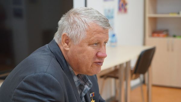 Герой РФ, капитан 1-го ранга, заместитель председателя правления Клуба героев по патриотическому воспитанию и работе с молодежью Александр Астапов Герой РФ, капитан 1-го ранга, заместитель председателя правления Клуба героев по патриотическому воспитанию и работе с молодежью Александр Астапов