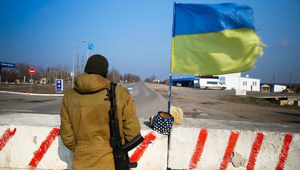Контрольно-пропускной пункт в Херсонской области недалеко от границы с Крымом. Архивное фото