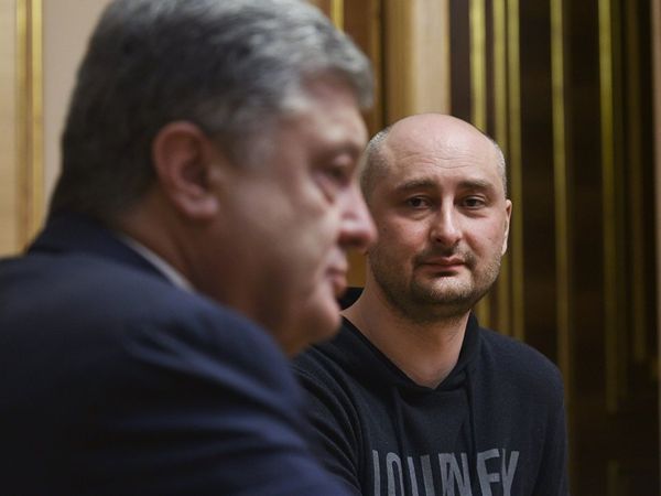 Президент Украины Петр Порошенко и Аркадий Бабченко во время встречи в Киеве. 30 мая 2018