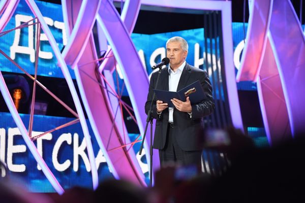 Глава Республики Крым Сергей Аксенов на открытии фестиваля Детская Новая волна-2018 в МДЦ Артек 