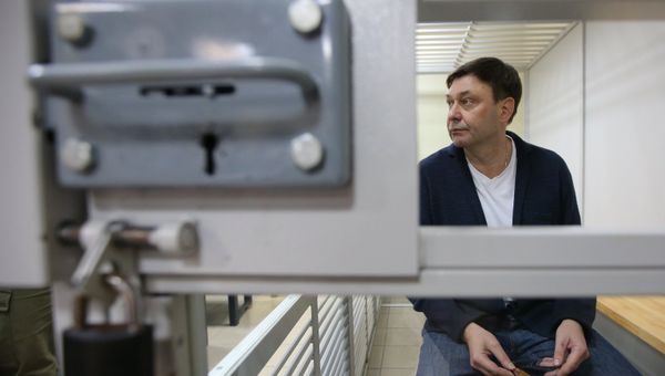 Руководитель портала РИА Новости Украина Кирилл Вышинский во время рассмотрения апелляции на арест в Херсонском зале суда Руководитель портала РИА Новости Украина Кирилл Вышинский во время рассмотрения апелляции на арест в Херсонском зале суда