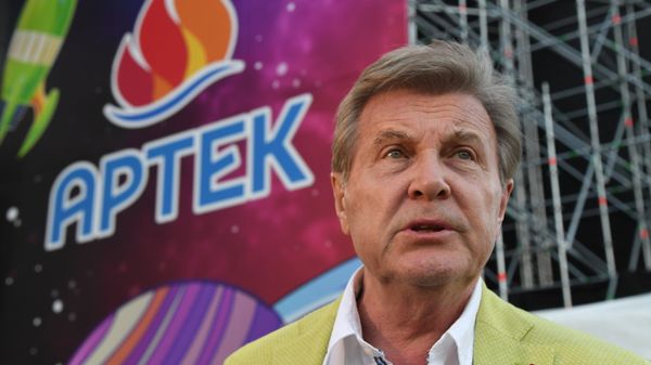 Народный артист России Лев Лещенко на открытии фестиваля Детская Новая волна-2018 в МДЦ Артек Народный артист России Лев Лещенко на открытии фестиваля Детская Новая волна-2018 в МДЦ Артек