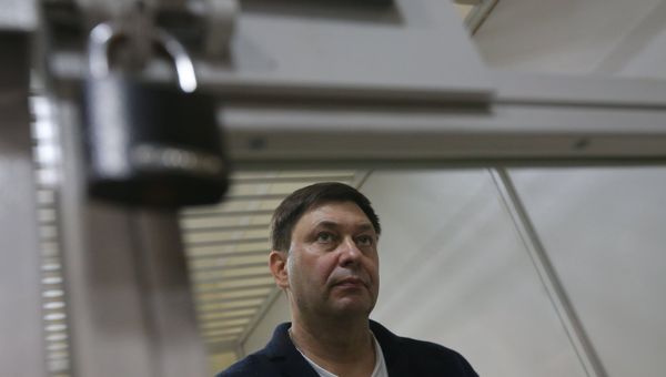 Руководитель портала РИА Новости Украина Кирилл Вышинский во время рассмотрения апелляции на арест в Херсонском зале суда