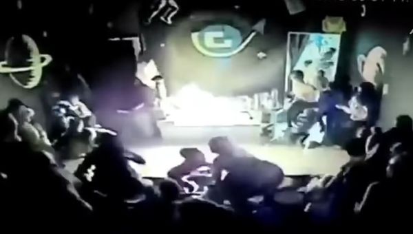 Видео взрыва в ТРЦ Комсомолл в Иркутске