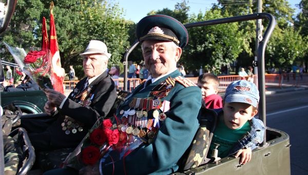 Ветераны приняли участие в праздничном шествии, посвященном Дню города Симферополя