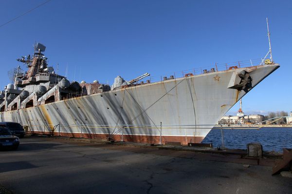 Ракетный крейсер Украина на Николаевском судостроительном заводе 