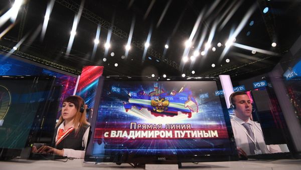 Колл-центр Прямой линии с президентом РФ В. Путиным в Гостином дворе