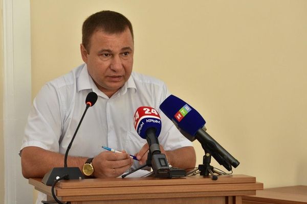Министр внутренней политики, информации и связи Республики Крым Сергей Зырянов Министр внутренней политики, информации и связи Республики Крым Сергей Зырянов