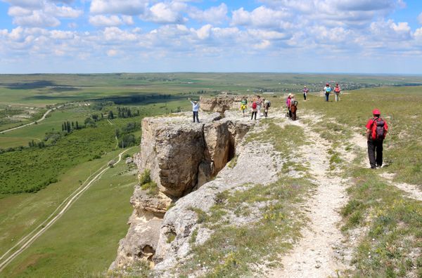 Туристы в горах Крыма