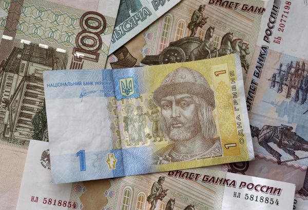 Денежные купюры и монеты России и Украины Денежные купюры и монеты России и Украины