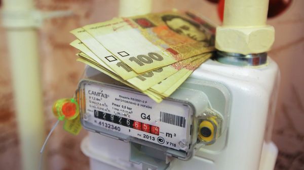 Денежные купюры Украины на газовом счетчике.