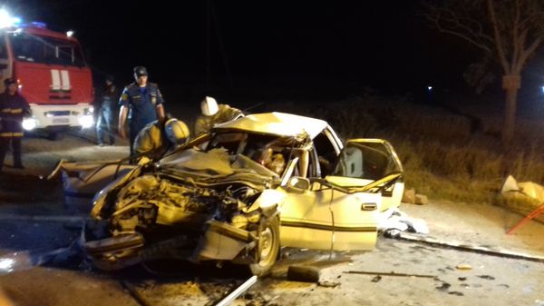  ДТП с участием легкового автомобиля Toyota Corolla и грузового автомобиля КамАЗ в районе села Лекарственное на трассе Симферополь – Николаевка