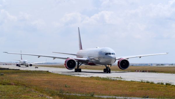 Самолет авиакомпании Россия в аэропорту Симферополь