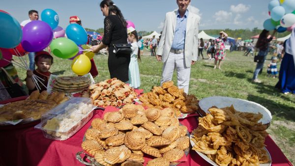 В Крыму испекли самый большой в мире чебурек