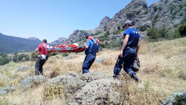 В горах Крыма после укуса у девушки началась аллергия
