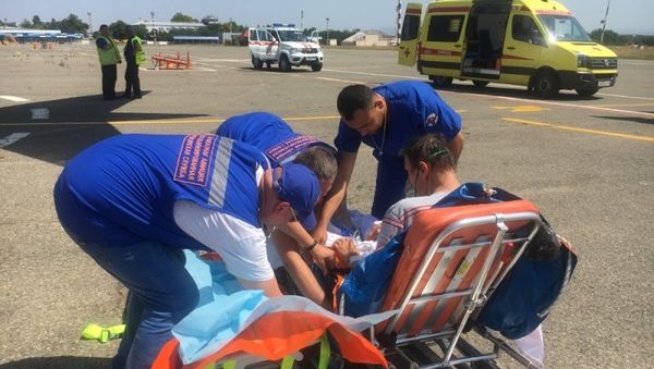 Спецборт МЧС доставит двух крымчан на лечение в Москву