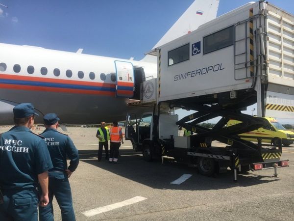  Спецборт МЧС доставит двух крымчан на лечение в Москву 