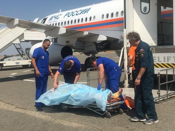  Спецборт МЧС доставит двух крымчан на лечение в Москву