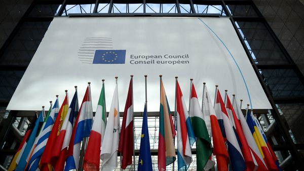 Флаги стран — участниц заседания Совета Европы в Брюсселе. 19 октября 2017 Флаги стран — участниц заседания Совета Европы в Брюсселе. 19 октября 2017