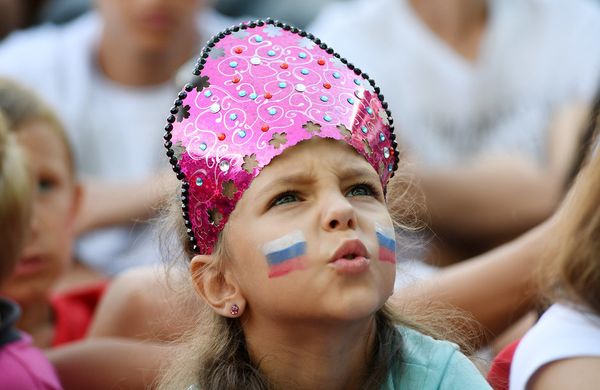 Болельщики в Севастополе смотрят чемпионат мира по футболу. 1 июля 2018