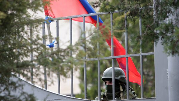 Военнослужащий на территории воинской части