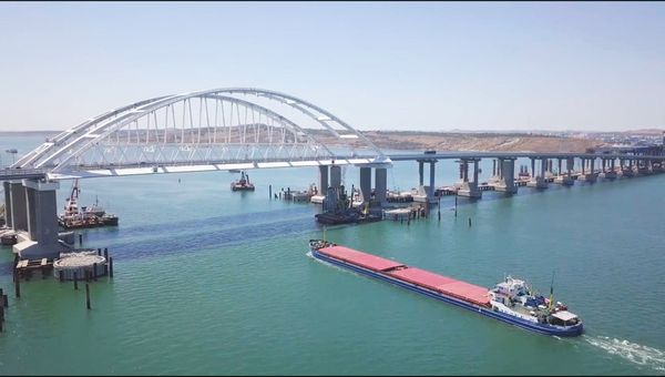 Крымский мост с высоты птичьего полета Крымский мост с высоты птичьего полета