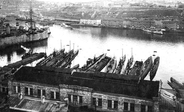 Подводные лодки Российского императорского флота в Севастопольской бухте. 1918 год