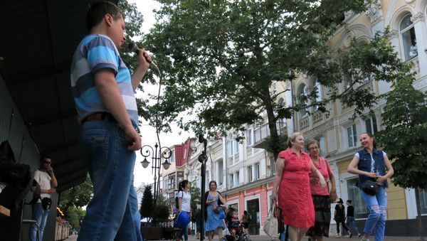 Музыкант на улице Пушкина в Симферополе Музыкант на улице Пушкина в Симферополе