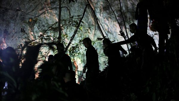 Военные у пещеры Тхам Луанг в провинции Чиангмай, Таиланд
